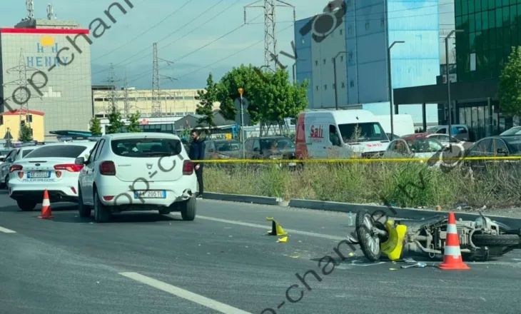 Aksident në autostradën Tiranë-Durrës, motori përplaset me një makinë