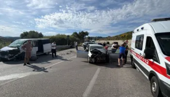 Aksident në bypass-in e Vlorës/ Makina përplaset me furgonin, një i plagosur në gjendje të rëndë