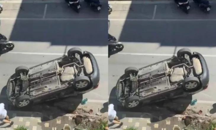 Aksident në Sarandë, përplasen dy automjete, njëra përfundon e përmbysur në mes të rrugës