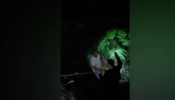Aksident pranë Syrit të Kaltër, dy persona rrëzohen me motor në humnerë! Shpëtojnë mrekullisht me lëndime të lehta