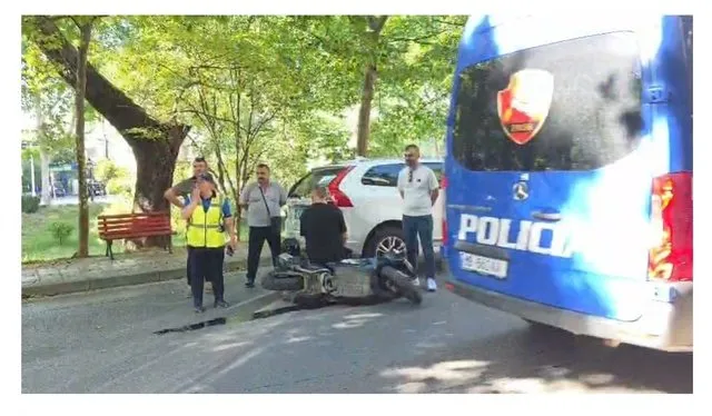 Aksident pranë urës së Drejtorisë së Policisë në Tiranë, përplasen një motomjet dhe një automjet