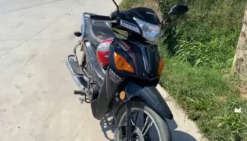 Aksident tragjik në rrugën Çermë-Divjakë, 71-vjeçarja humb jetën pas përplasjes nga motoçikleta! Arrestohet 22-vjeçari