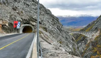 Aksident tragjik në Rrugën e Arbrit, humb jetën një person pranë tunelit të Qafës së Buallit
