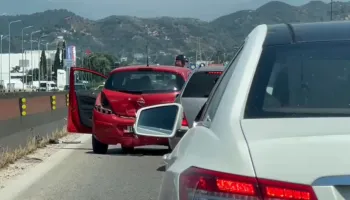 Aksident zinxhir në autostradën Durrës–Tiranë: Disa automjete përplasen pranë Maminasit