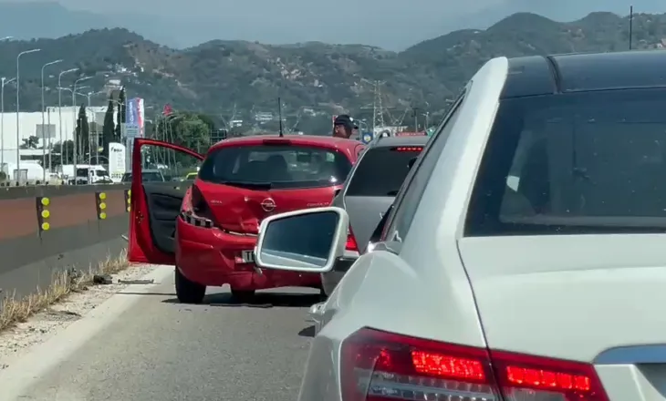 Aksident zinxhir në autostradën Durrës–Tiranë: Disa automjete përplasen pranë Maminasit