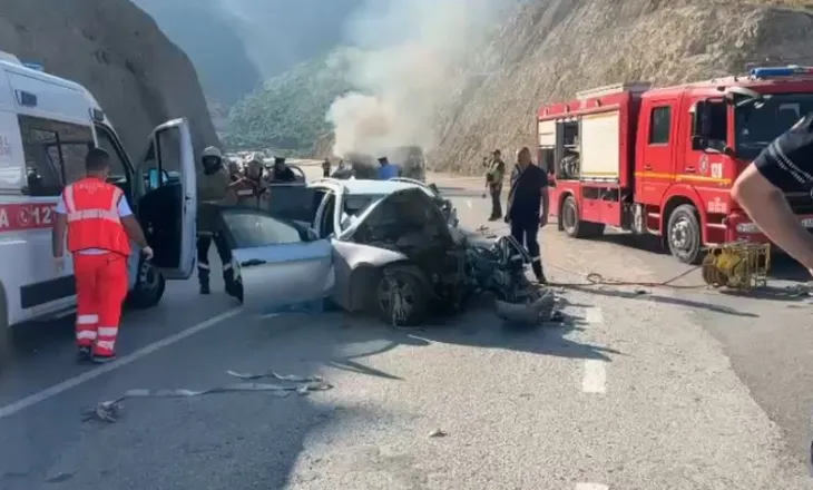 Aksident ‘zinxhir’ në Vlorë, makinat shpërthejnë në flakë! Vdes një nga shoferët