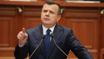 Aksidenti tragjik me dy viktima në autostradën Durrës-Tiranë, ndërpritet seanca parlamentare