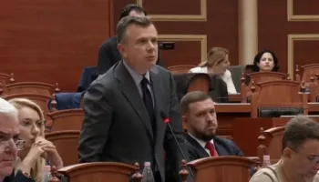 Aksidenti tragjik ne autistraden Tiranë-Durrës, ndërpritet seanca plenare me kërkesë të Taulant Ballës