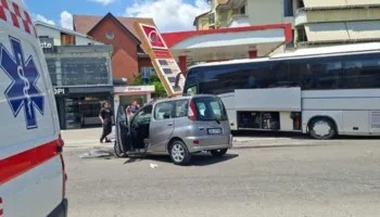 Aksidentohet autobusi me nxënës, panik te fëmijët