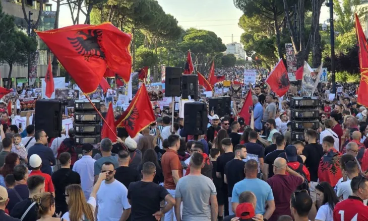 ‘Aktivistë dhe gazetarë po paguhen nga Irani, Berishës iu dogjën kartat’