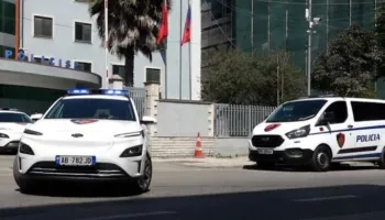 Akuzohen se vranë me armë 45-vjeçarin në Shijak në janar, ekzekutohet masa e arrestit për dy kushërinjtë
