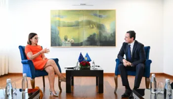 Albin Kurti takohet me drejtoren për Zgjerim dhe Fqinjësi të BE për Ballkanin Perëndimor, Valentina Superti