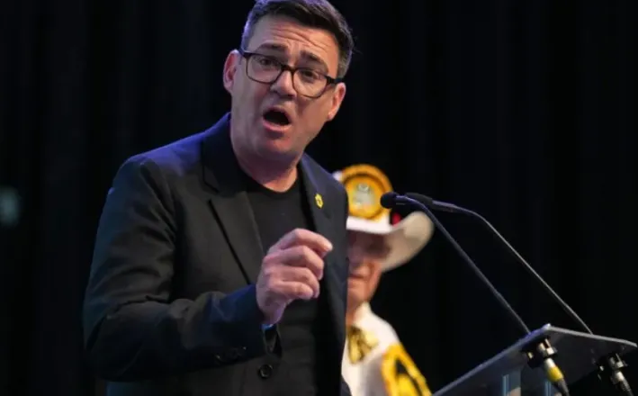 Andy Burnham mund të marrë drejtimin e Laburistëve më 17 korrik pas dorëheqjes së Starmer