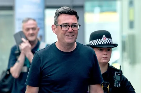 Andy Burnham shpall kandidaturën për kreun e Partisë Laburiste pas dorëheqjes së Keir Starmer