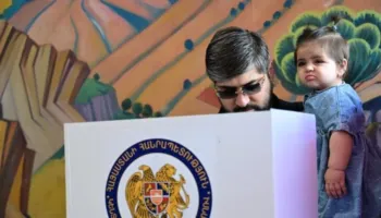 Armenët votojnë për të ardhmen e vendit mes Lindjes apo Perëndimit