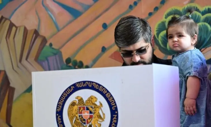 Armenët votojnë për të ardhmen e vendit mes Lindjes apo Perëndimit