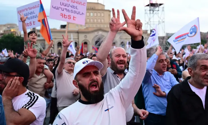 Armenia voton, ndërsa Rusia shton presionin mbi qeverinë pro-perëndimore