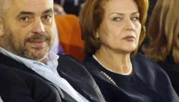 Arta Dade refuzon Edi Ramën: Nuk marr medalje nga antimitingu i korrupsionit