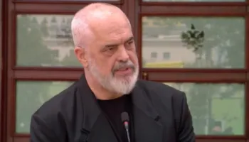 “Asgjë nuk më lëviz mua…”/ Protestuesit i refuzuan ftesën, ‘shpërthen’ Rama: Nuk bisedoj me të kurdisur dhe të çartur