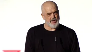 “Ata nga Kosova dhe Tetova hedhin gurë në bulevard dhe fshehin dorën”/ Protesta në kryeqytet, Rama: Të rinjtë pastruan zhulin e molotovarëve