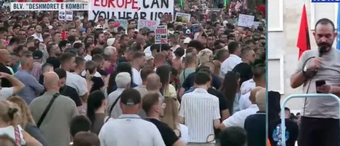 “Ata pushtetin, ne Shqipërinë”, protestuesi: Ky shesh sot po flet, po presidenti pse hesht?!