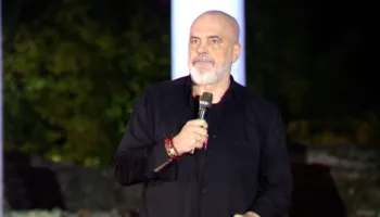 “Atyre të rinjve të Bulevardit u them se…”, Rama nga Fieri: Shumë shpejt këtu do sjellim universitet mjekësie, me standardet më të larta
