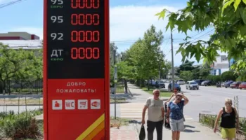 Autoritetet ruse ndalojnë shitjen e karburanteve në Krimenë e pushtuar