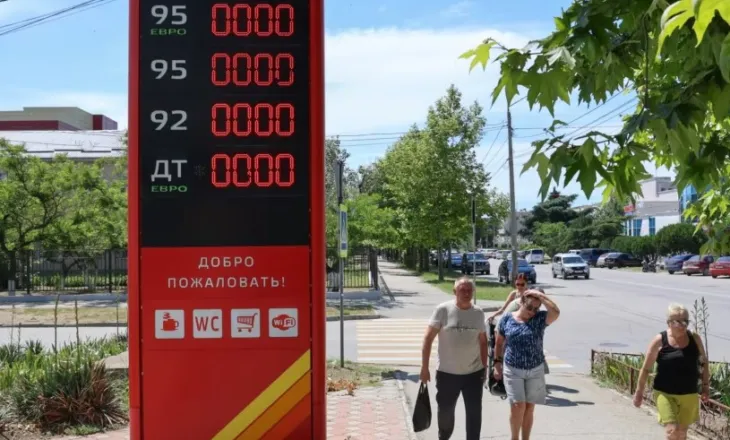 Autoritetet ruse ndalojnë shitjen e karburanteve në Krimenë e pushtuar