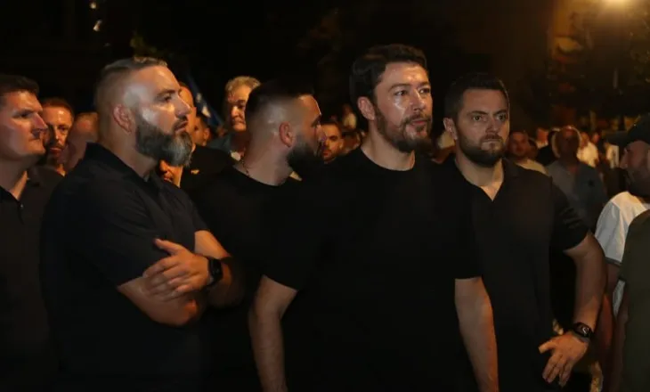 Avokati nxjerr prapaskenat e protestës: E kontrolluar nga Berisha, financimi vjen nga Shkëlzeni!