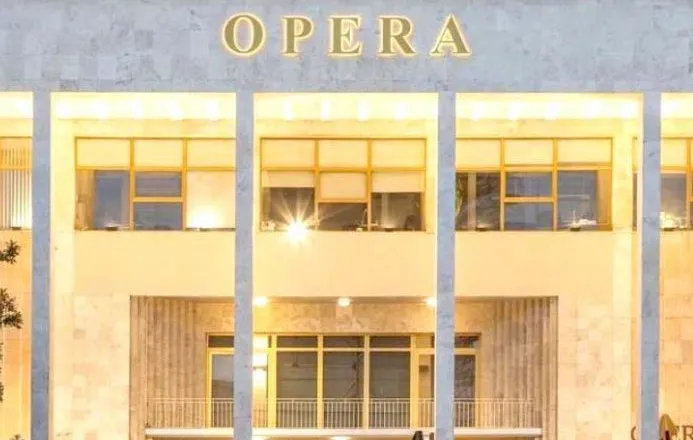 Baleti “Radian”, një krijim i ri koreografik vjen si premierë botërore, ku lëvizja, muzika dhe hapësira skenike…