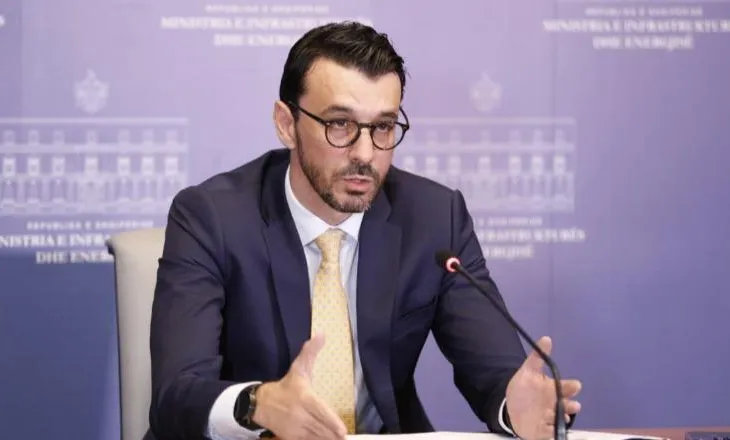 Banda “Balluku” vazhdon të mbajë “peng” Aeroportin e Vlorës, Behgjet Pacolli ankohet te Karakaçi, kërkon të marrë…