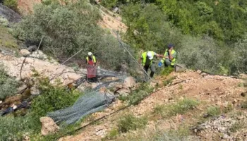 Banorët rrëzuan gardhin e HEC-it, rikthehet uji në Dardhë të Librazhdit: Kërkojmë të drejtën tonë, të merren masa