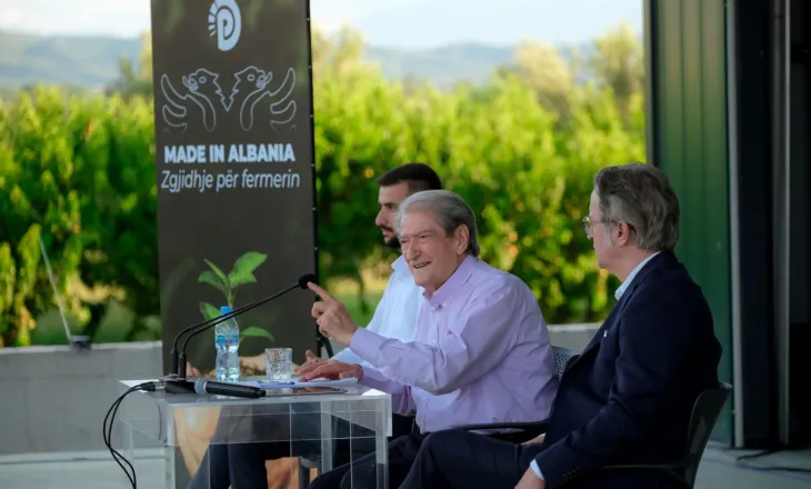 “Bashkohuni me të rinjtë në Tiranë, po firmosin historinë”/ Berisha me fermerët në Cërrik: Akt armiqësor ndaj jush…
