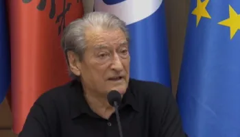 “Bëhu gati për në birucë”, qytetarët sulmojnë Berishën pas thirrjes që u bëri demokratëve t’i bashkohen sheshit