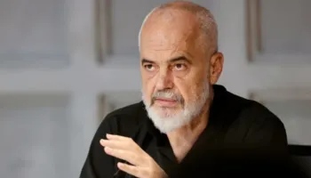 “Bëhu mbret”, Rama sqaron letrën e arkitektit: Autori përdor satirën dhe ironinë