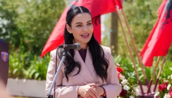 Belinda Balluku u kërkon “ushtarëve” të saj në institucione të nisin “spastrimet” nga tradhtarët, ja si po…