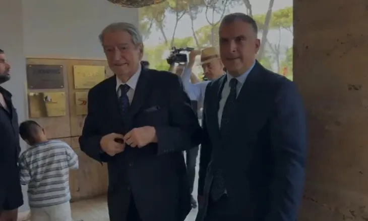 Berisha i shkon për ngushëllim Metës për humbjen e babait