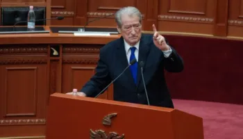 Berisha: Ky parlament nuk mund të trajtojë çështje tjetër përveç axhendës së qytetarëve në protestën më madhështore në historinë e këtij vendi