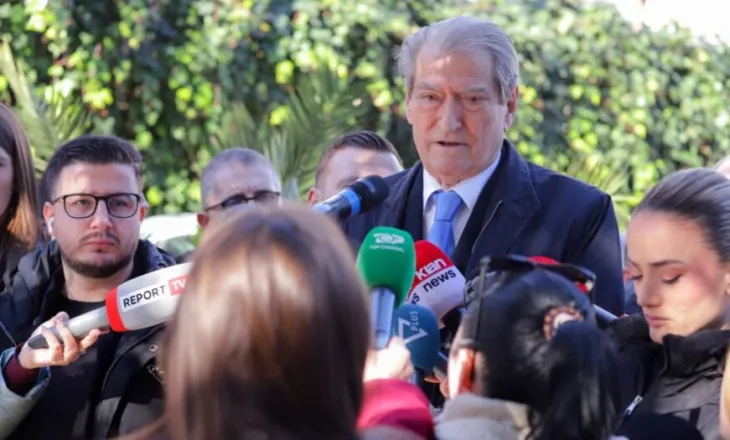 Berisha lexon mesazhin që i la Dumanit: Sivëllait siamez të Irena Gjokës, drejtësia vonon, por nuk harron