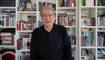 Berisha ndryshon mendje, bëhet me protestuesit dhe nis kritikat për investimin në Zvërnec: Rama firmosi lejen e zhvillimit kur toka është në proces gjyqësor