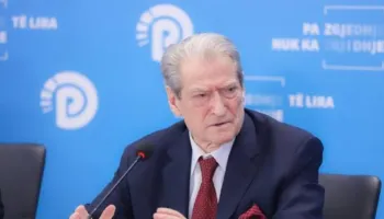 Berisha reagon pas tensioneve në protestën para Kuvendit: Dhuna ndaj protestuesve është shenjë e arrogancës së pushtetit