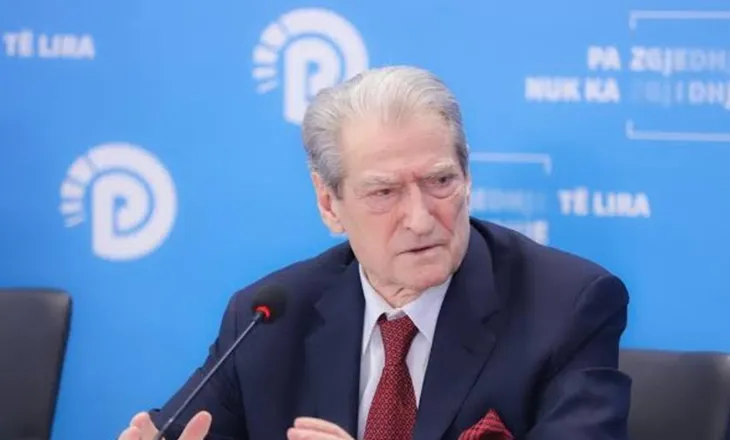 Berisha reagon pas tensioneve në protestën para Kuvendit: Dhuna ndaj protestuesve është shenjë e arrogancës së pushtetit