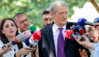 Berisha tregon emrat e zyrtarëve socialistë që ishin në Aruba: Është bërë më shumë se një takim