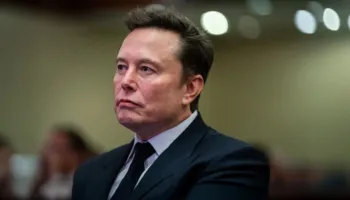 Bien aksionet e SpaceX dhe Tesla-s, Elon Musk humb zyrtarisht statusin e “trilionerit”