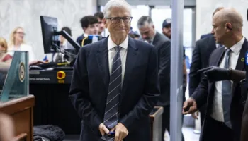 Bill Gates para Kongresit për çështjen Epstein, mohon akuzat dhe kërkon transparencë