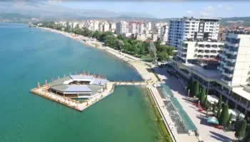 Bizneset u ankuan për mungesë plazhesh publike, Bashkia Pogradec reagon për rastin: Pretendime të pavërteta!