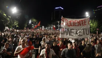 Bllokimi i rrugëve në Tiranë gjatë tubimit, policia procedon 16 protestues