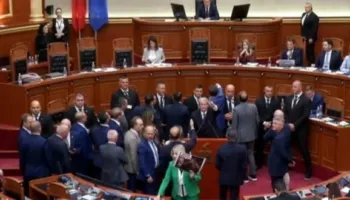 Bllokohet foltorja, opozita i jep zë kërkesave të protestuesve: S’ka seancë pa paraqitur Rama dorëheqjen!