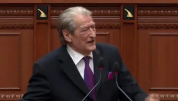 Bllokuan foltoren, Berisha: Nuk e votojmë amnistinë, në rend dite kemi vetëm kërkesat e protestuesve
