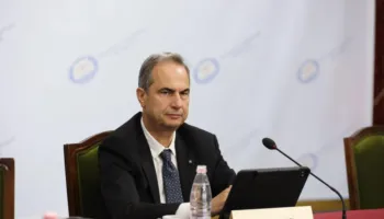 Boçi: Mazhoranca po bllokon debatin për ligjin që ndalon propagandën gjinore tek fëmijët